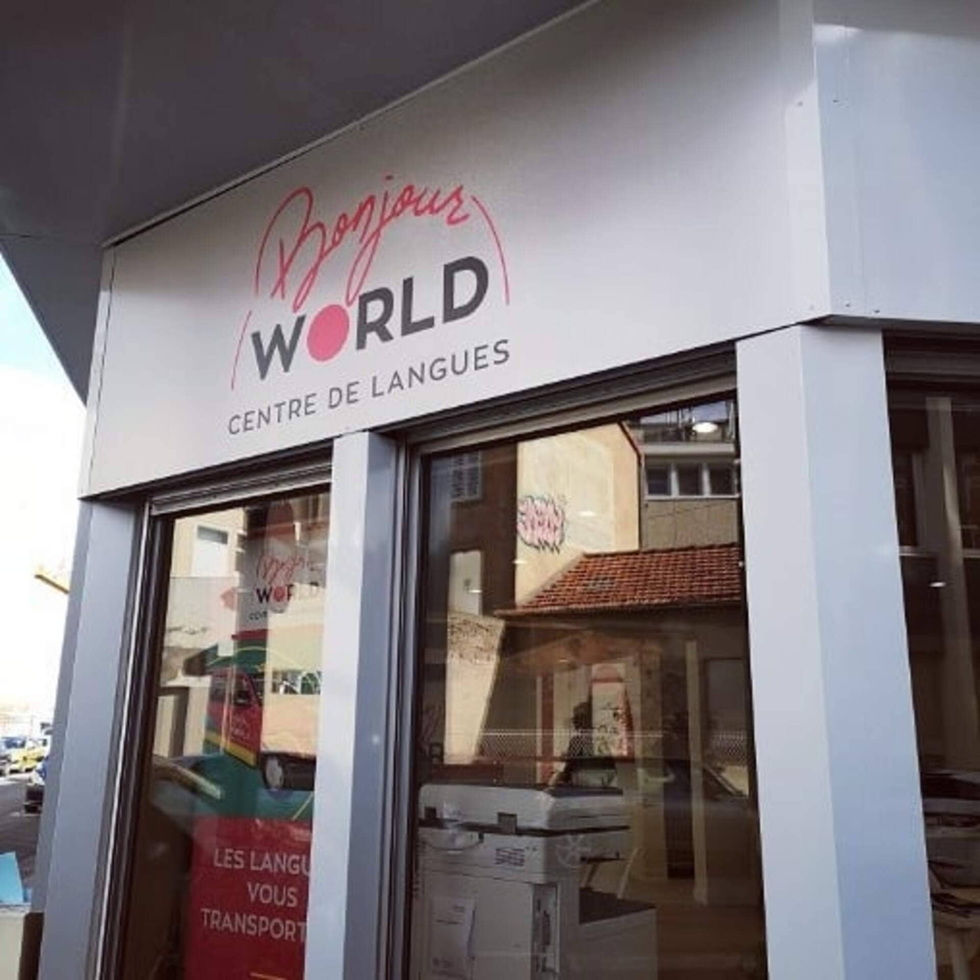 BONJOUR WORLD, un acteur local